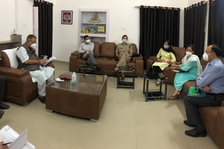 उत्तराखंड : कोरोना के डेल्टा प्लस संस्करण से निपटने की तैयारी में सरकार, मंत्री जोशी ने की समीक्षा बैठक