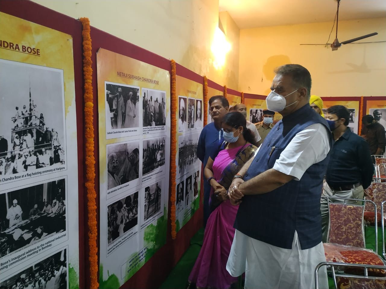 उत्तराखंड : अमृतमहोत्सव कार्यक्रम में फोटो प्रर्दशनी एवं सांस्कृतिक कार्यक्रमों का उद्घाटन करते कैबिनेट मंत्री गणेश जोशी