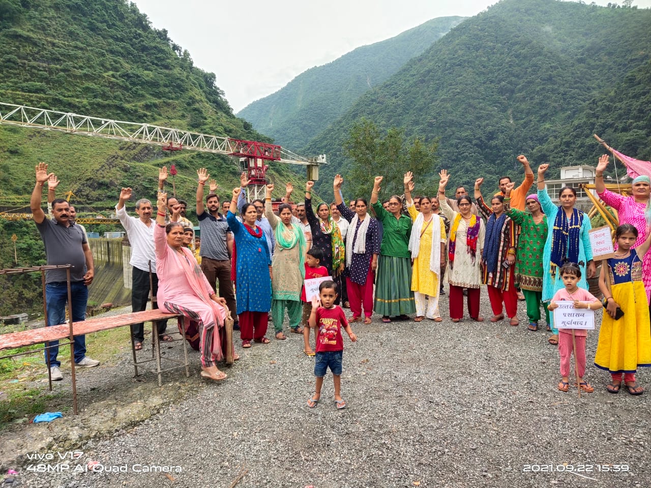 उत्तराखंड लोहारी ब्रेकिंग न्यूज़ : लोहारी गांव के काश्तकारों का धरना-प्रदर्शन आज लगातार 112 वें दिन भी जारी रहा