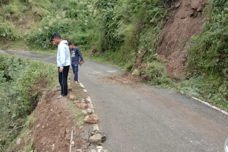 उत्तराखंड मसूरी ब्रेकिंग न्यूज़ : रिकवरी क्रेन खाई में गिरने से तीन घायल, भूस्खलन से बचने के प्रयास में हुआ हादसा