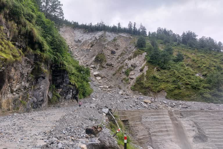 उत्‍तराखंड : मलबा गिरने से पागल नाले के पास बद्रीनाथ हाईवे बाधित, एनएचआईडीसीएल ने खोला रास्ता