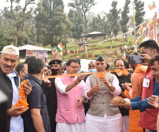 उत्तराखंड देहरादून ब्रेकिंग न्यूज : राजनाथ ने सीएम धामी को बताया 'मजबूत बल्लेबाज', कहा- इसलिए 20-20 मैचों के स्लॉग ओवर में उतरे