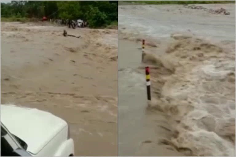 उत्‍तराखंड न्यूज़ रामनगर : रामनगर में राष्ट्रीय राजमार्ग 309 पर पनौद व धनगढ़ी नालों के ओवरफ्लो होने से सड़क बाधित हो गई