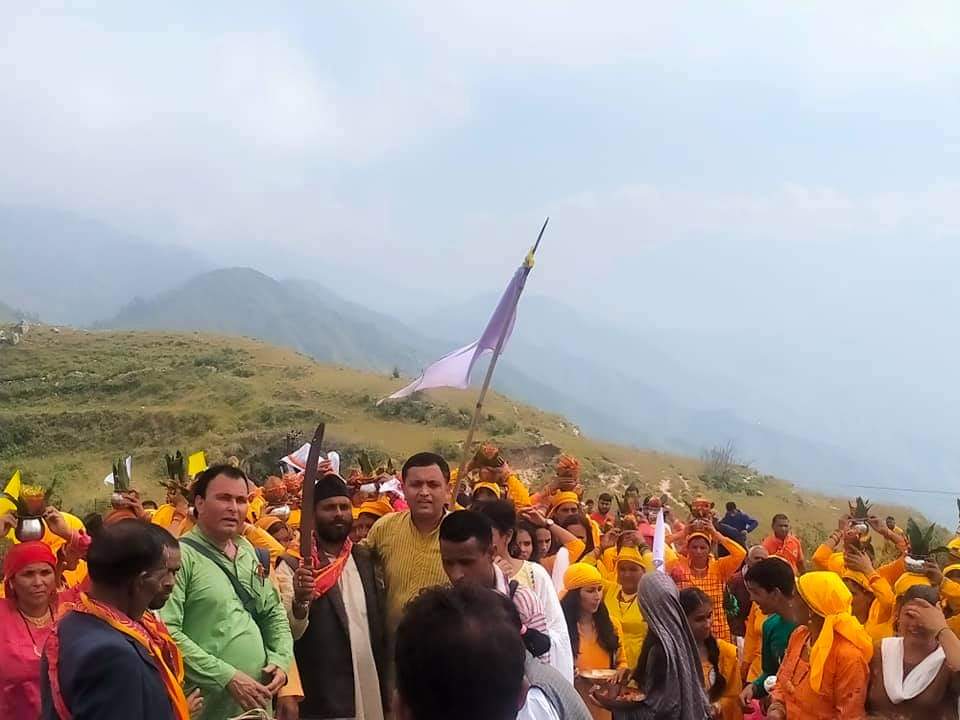 उत्तराखंड भद्रकाली मंदिर देवीकोल ब्रेकिंग न्यूज़ : कलश यात्रा के साथ देवीकोल प्राचीन भद्र काली मंदिर में नई मूर्ति स्थापना का कार्यक्रम शुरू