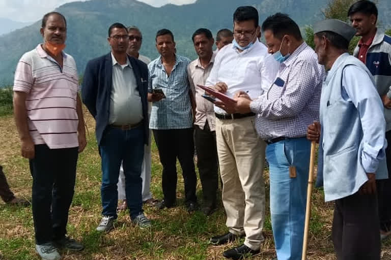 उत्‍तराखंड टिहरी न्यूज़ : स्वास्थ्य विभाग ने किया अस्पताल के लिए जमीन का निरीक्षण, लोगों में जगी उम्मीद