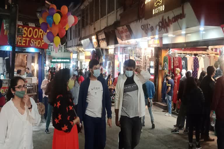 उत्‍तराखंड न्यूज़ : तीन दिन की छुट्टी के कारण मसूरी के 90 फीसदी होटल खचाखच भरे