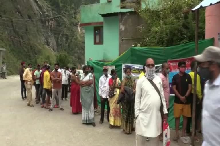 उत्तराखंड चमोली ब्रेकिंग न्यूज़ : चारधाम यात्रा के लिए बनी मुसीबत ई-पास, बिना रजिस्ट्रेशन के दर्शन नहीं कर पा रहे श्रद्धालु