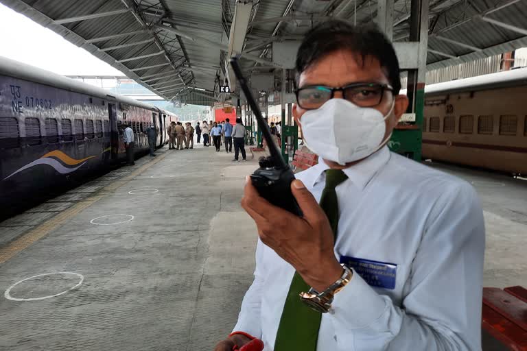 उत्तराखंड न्यूज़ : रेलवे महाप्रबंधक ने किया काठगोदाम रेलवे स्टेशन का औचक निरीक्षण