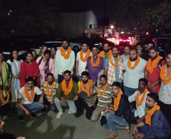 उत्‍तराखंड न्यूज़ : जेल से रिहा हुए लोहारी के ग्रामीणों का गर्मजोशी से स्वागत