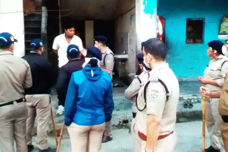 उत्‍तराखंड न्यूज़ : पुलिस ने देहरादून में चलाया सत्यापन अभियान , वसूला जुर्माना