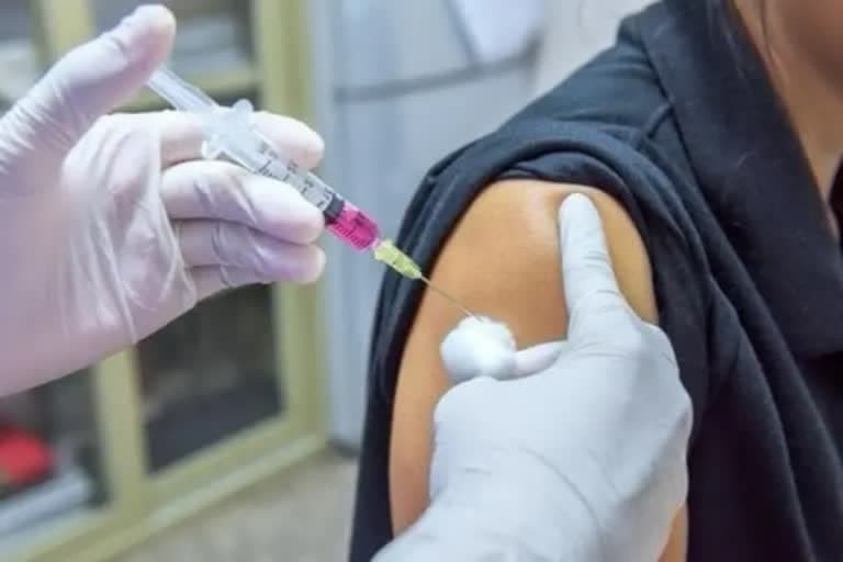 सरकार देगी इनाम कोरोना वैक्सीन की दोनों डोज लगवाने वालों को