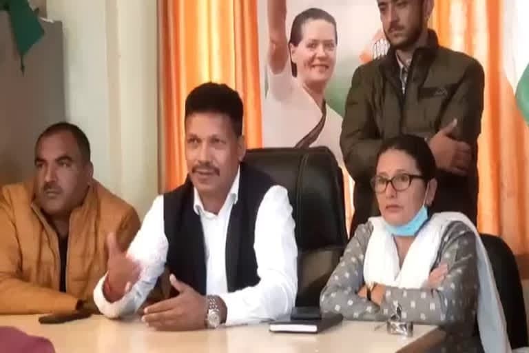 उत्‍तराखंड न्यूज़ श्रीनगर : कांग्रेस का केंद्र और राज्य सरकार पर हमला, कहा- जनता जल्द जवाब देगी