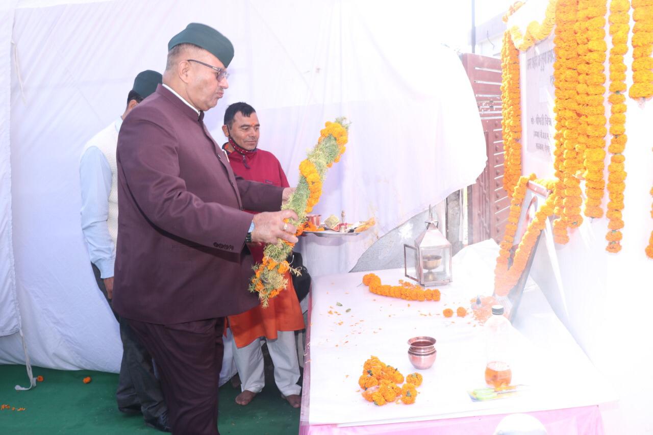 उत्‍तराखंड न्यूज़ : महावीर चक्र विजेता अनुसूया प्रसाद को कैबिनेट मंत्री गणेश जोशी ने दी श्रद्धांजलि, सैनिकों को लेकर भाजपा सरकार की योजनाओं से कराया रूबरू
