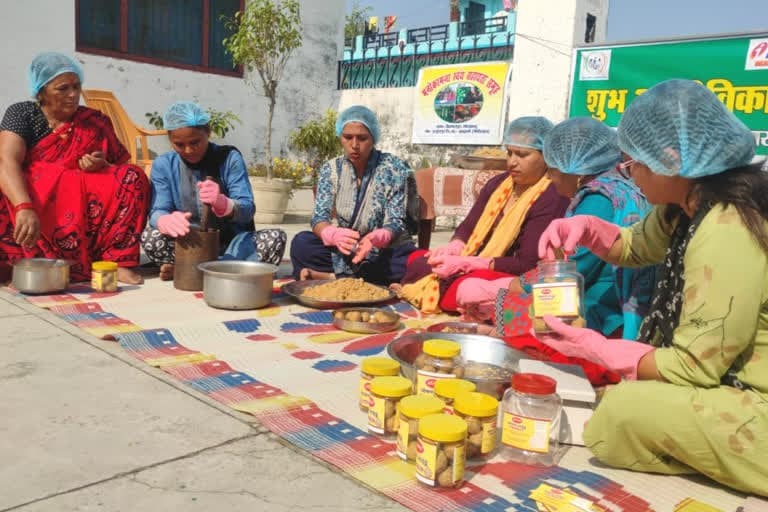 उत्‍तराखंड न्यूज़ : महिलाओं के समूह ने बनाए न्यूट्रिशियस लड्डू, इनका स्वाद भी लाजवाब