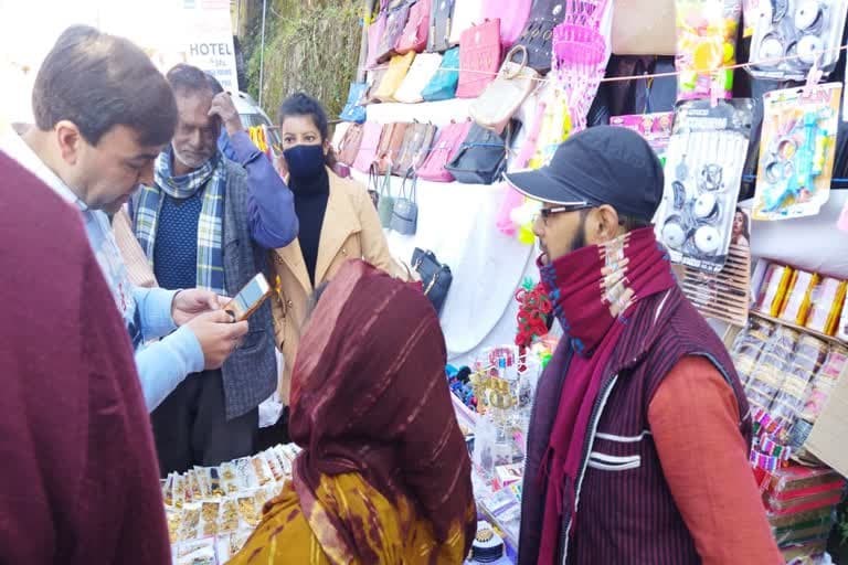 उत्‍तराखंड न्यूज़ मसूरी : मसूरी व्यापार मंडल ने किया बाहरी पटरी व्यापारियों का विरोध, आंदोलन की चेतावनी