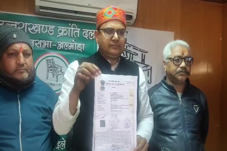 उत्‍तराखंड न्यूज़ : यूकेडी नेता भानु प्रकाश जोशी विधायक बनने के बाद नहीं लेंगे वेतन, सौंपा ₹2100 का हलफनामा