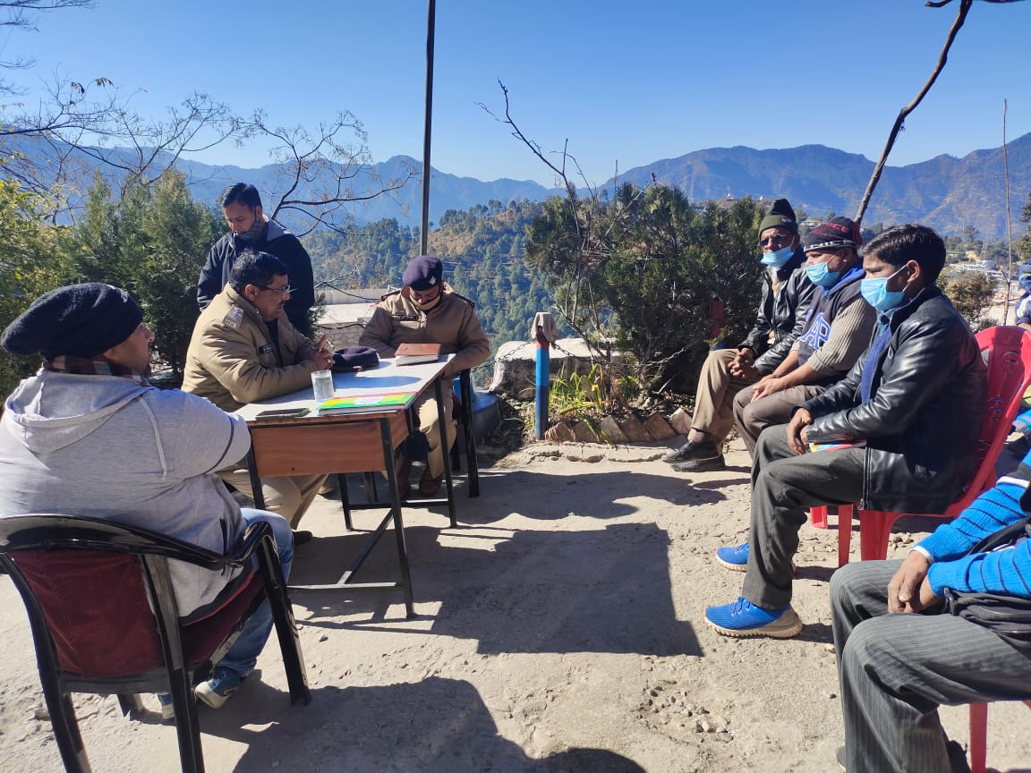 उत्‍तराखंड ब्रेकिंग न्यूज़ :आगामी विधानसभा चुनाव के दृष्टिगत थाना चम्बा पर आयोजित की गयी ग्राम प्रहरियों की गोष्ठी, दिये गये आवश्यक दिशा-निर्देश।