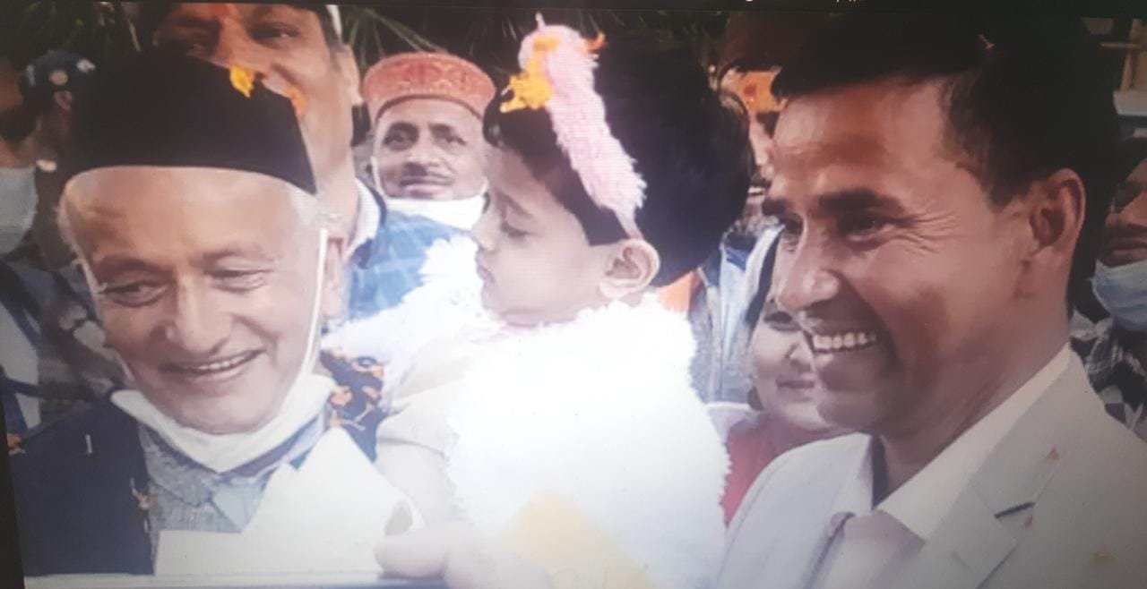 उत्‍तराखंड न्यूज़ : सूर्य सिंह पंवार को महाराष्ट्र के राज्यपाल भगत सिंह कोश्यारी द्वारा उत्कृष्ट कार्य और शिक्षा के लिए सम्मानित किया गया