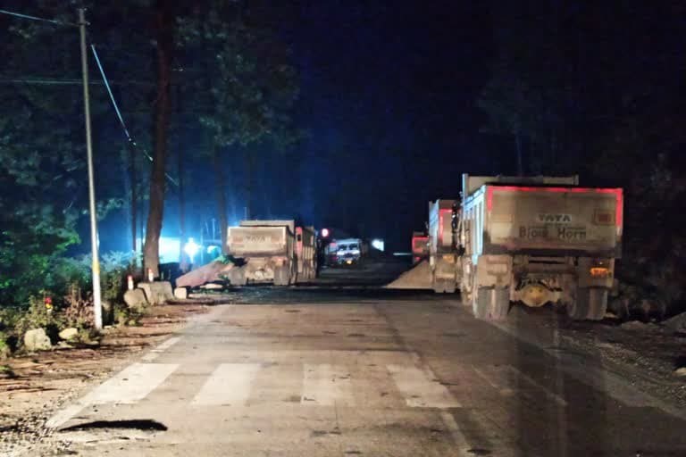 उत्‍तराखंड न्यूज़ : रहस्यमय तरीके से थराली में बिना कनेक्शन के जलती है बिजली, रात में चलता है हॉट मिक्स प्लांट