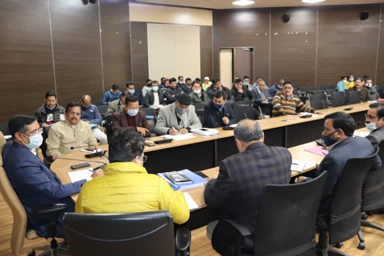 उत्‍तराखंड न्यूज़ : निर्वाचन बैठक में नदारत रहे गन्ना विकास निरीक्षक, कारण बताओ नोटिस जारी