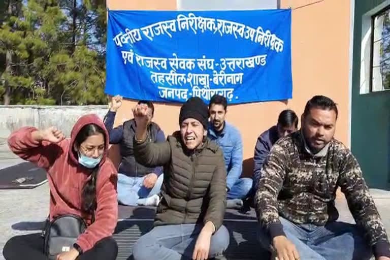 उत्‍तराखंड न्यूज़ : राजस्व निरीक्षकों व उपनिरीक्षकों की हड़ताल का दिखा असर, तहसीलों में काम ठप