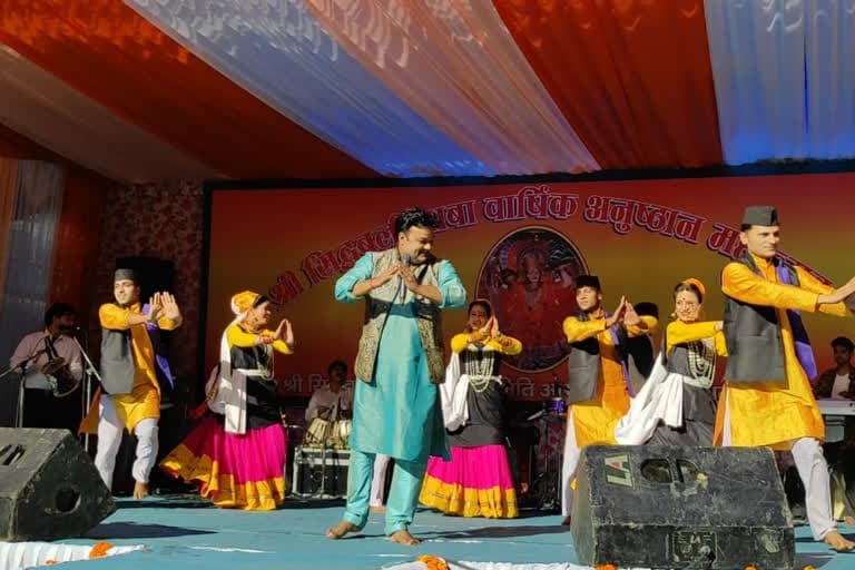 उत्‍तराखंड न्यूज़ : सिद्धबाबा महोत्सव : लोक गायक अमित सागर और अनुराधा निराला के भजनों पर लोगों ने जमकर थिरके लोग