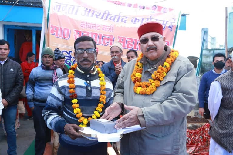 उत्‍तराखंड न्यूज़ : ग्राम प्रधान व क्षेत्र पंचायत सदस्य भाजपा में शामिल, सतपाल महाराज ने दिलाई सदस्यता