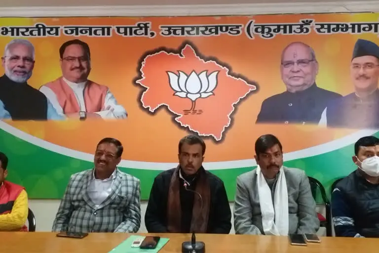 सुरेश जोशी ने कांग्रेस पर सवाल खड़े करते हुए पुछा प्रदेश की जनता 1994 में जब अलग राज्य की मांग को लेकर सड़कों पर आंदोलन कर रहे थी । तब कांग्रेसी नेता कहां थे ?