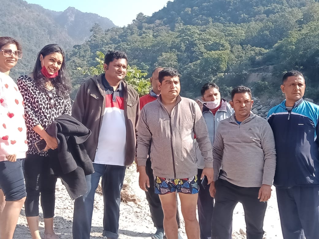 उत्‍तराखंड न्यूज़ : पुलिस की त्वरित कार्यवाही से बचाई गई 03 लोगों की जान।