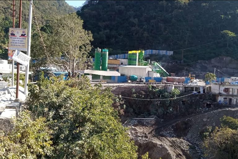 उत्‍तराखंड न्यूज़ : ग्रामीणों की परेशानी रेल परियोजना निर्माण कार्य से बढ़ी, अनदेखी का आरोप लगाया
