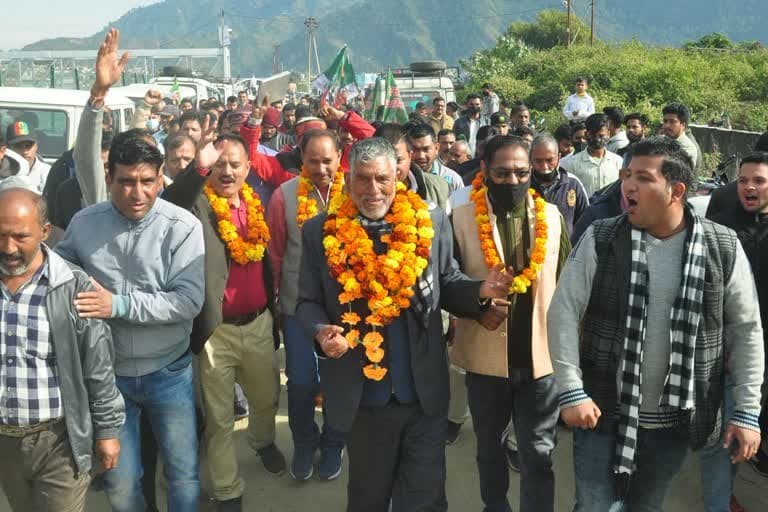 उत्‍तराखंड न्यूज़ : बाहरी लोगों को नहीं करने देंगे काम ,यूकेडी के 'फील्ड मार्शल' का ऐलान , राज्य की पहचान है मूल निवास