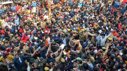 उत्‍तराखंड ब्रेकिंग न्यूज़ : चुनाव आयोग का बड़ा फैसला, 1000 लोगों के जमावड़े को मिली अनुमति , नई गाइडलाइन देखें
