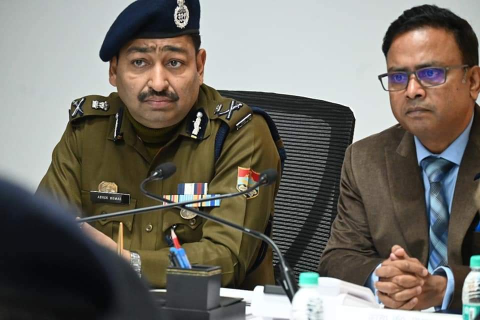 उत्‍तराखंड ब्रेकिंग न्यूज़ : शासन व पुलिस मुख्यालय के बीच बड़ी बैठक, प्रमुख सचिव गृह ने दिए निर्देश, लिए गए कई अहम निर्देश