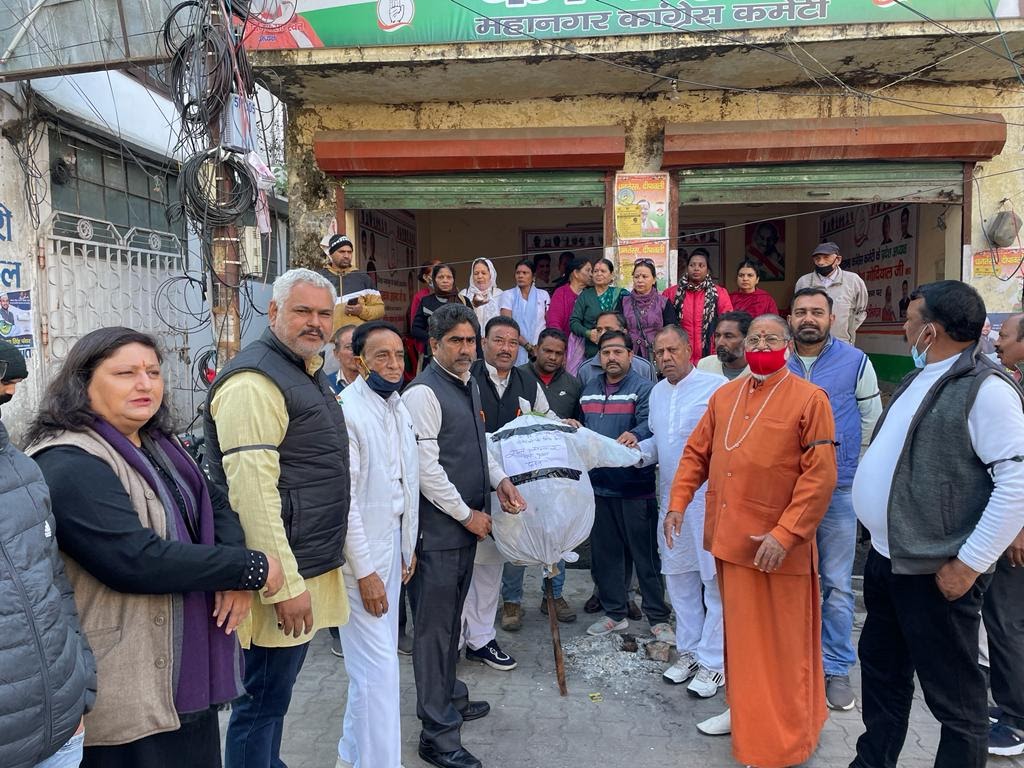 उत्‍तराखंड ब्रेकिंग न्यूज़ : ऋषिकेश कांग्रेसियों ने बाजू में काली पट्टी बांधकर जताया आक्रोश भाजपा का फूंका पुतला