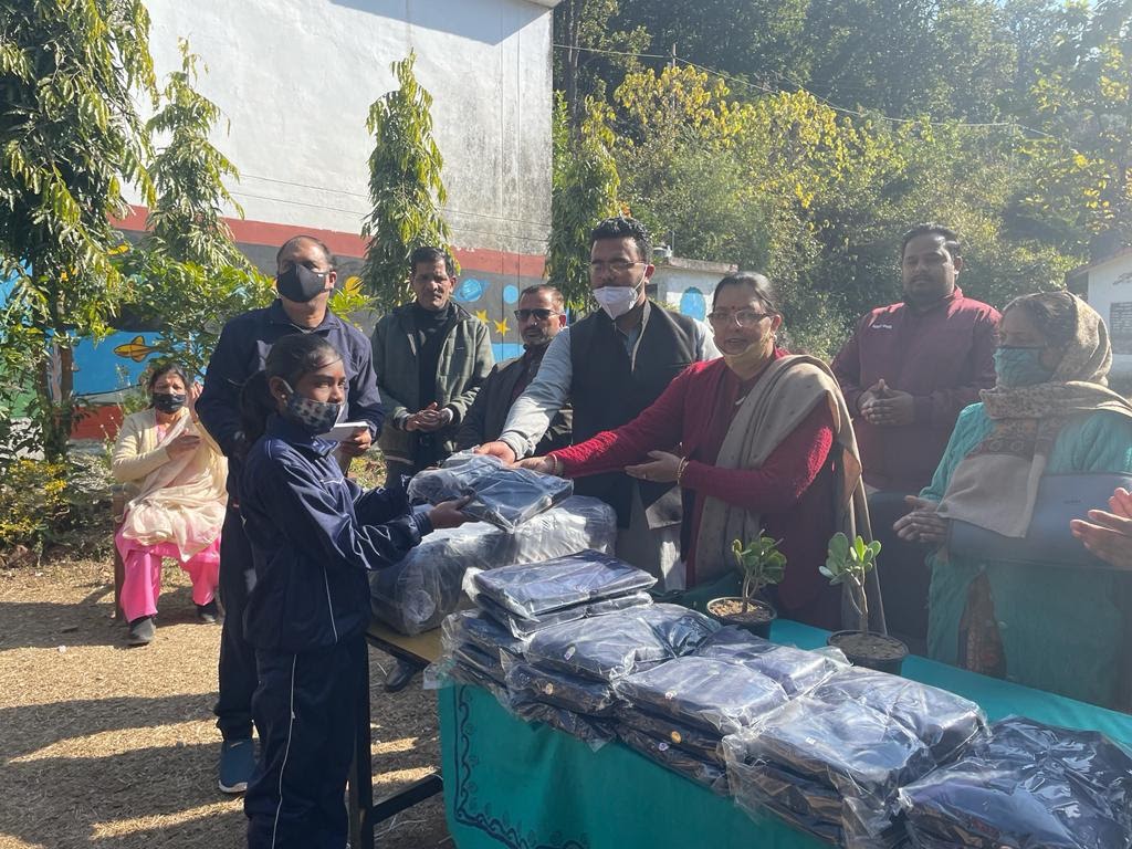 उत्‍तराखंड ब्रेकिंग न्यूज़ : राजकीय उच्च प्राथमिक विद्यालय मालसी के बच्चों को बाँटे गए कोट, विद्यालय प्रबंधन ने किया मंत्री गणेश जोशी का आभार।