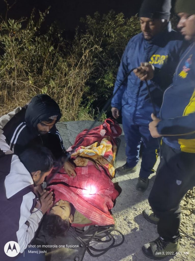 उत्‍तराखंड न्यूज़ : देहरादून-मसूरी मार्ग पर खाई में गिरा युवक, अस्पताल में भर्ती