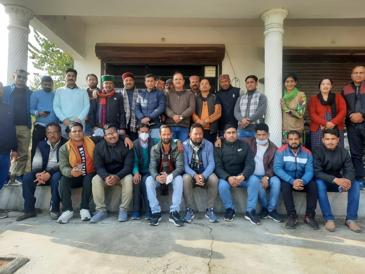 उत्‍तराखंड न्यूज़ : गजियावाला गांव में जनसंपर्क करते भाजपा कार्यकर्ता।