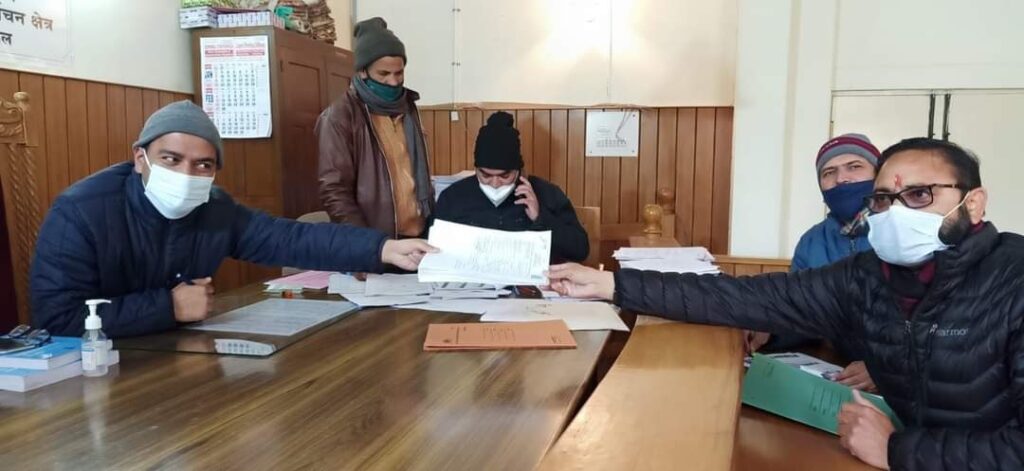 उत्‍तराखंड न्यूज़ धनोल्टी : नैनबाग में जनसंपर्क कर भाजपा प्रत्याशी प्रीतम ने मांगे वोट