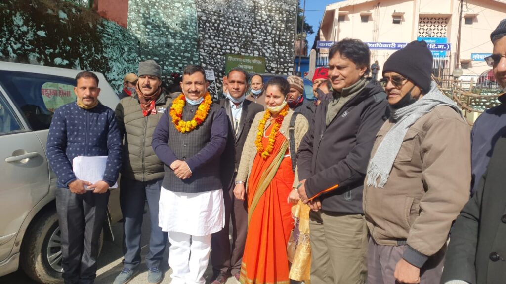 उत्तराखंड चुनाव 2022 : धनोल्टी के पूर्व विधायक और गढ़वाल मंडल विकास निगम के अध्यक्ष महावीर रांगड़ ने आज अपना नामांकन दाखिल किया