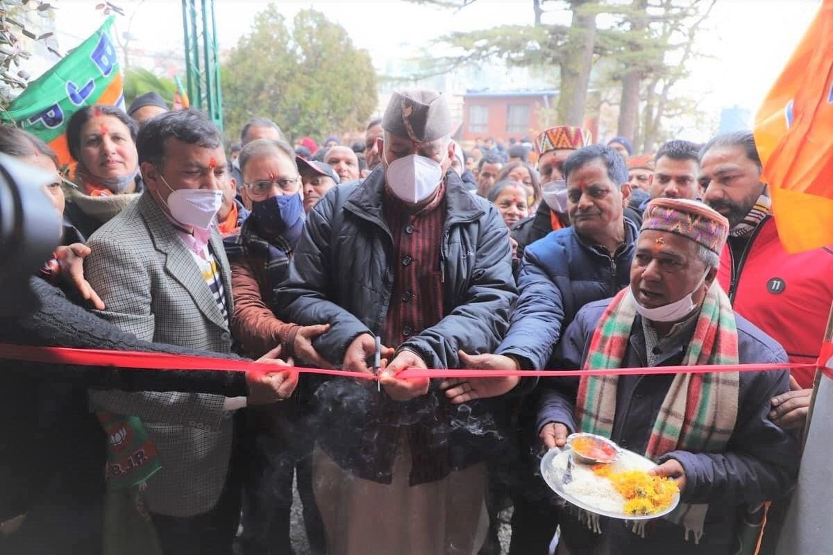 उत्‍तराखंड ब्रेकिंग न्यूज़ मसूरी : कैबिनेट मंत्री और बीजेपी उम्मीदवार गणेश जोशी ने मसूरी में चुनाव कार्यालय का उद्घाटन किया , गणेश जोशी बोले- 10 मार्च को कमल खिलेगा