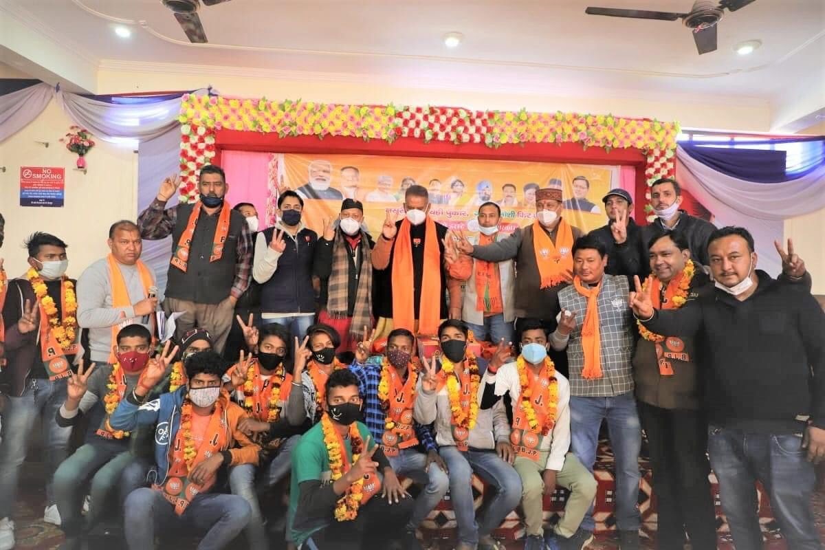 उत्‍तराखंड ब्रेकिंग न्यूज़ : दून विहार तथा केनाल रोड़ में मोहल्ला सभा को संबोधित करते मसूरी विधानसभा प्रत्याशी गणेश जोशी