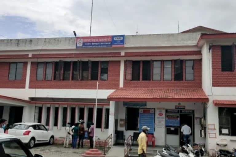 उत्‍तराखंड न्यूज़ : धारदार हथियार से गला काटकर पत्नी की हत्या, 6 साल की बेटी व 10 माह के बेटे को छोड़कर फरार आरोपी
