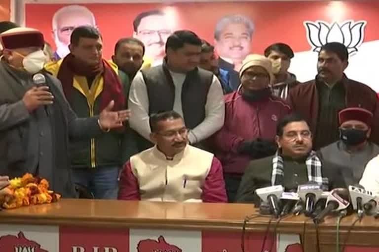 उत्‍तराखंड न्यूज़ : उत्तराखंड कांग्रेस के पूर्व अध्यक्ष किशोर उपाध्याय बीजेपी में शामिल , आज सुबह ही कांग्रेस ने उन्हें पार्टी से निष्कासित किया था