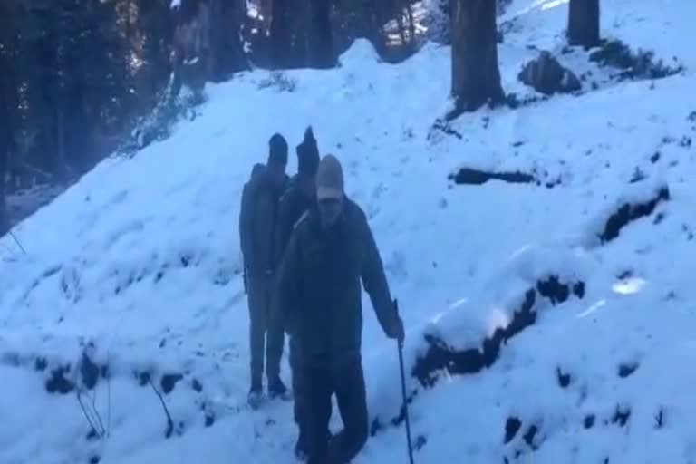 उत्‍तराखंड न्यूज़ चमोली : बर्फबारी के बाद शिकारियों का खतरा वन्य जीवों पर , केदारनाथ वन विभाग ने बढ़ाई गश्त