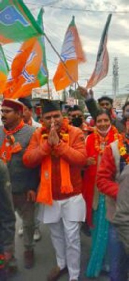 उत्‍तराखंड न्यूज़ : सामाजिक कार्यकर्ता और पहाड़ी प्रजा मंडल के अध्यक्ष बीर सिंह पंवार ने वर्तमान भाजपा विधायक विनोद चमोली की मुसीबतें बढ़ाई