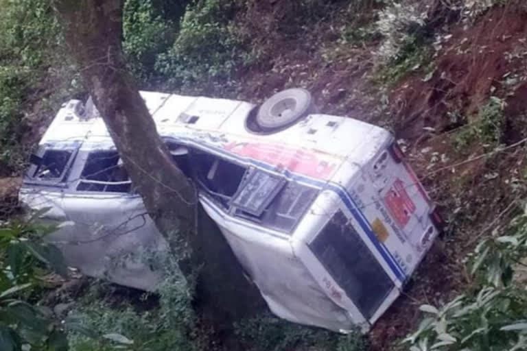 उत्‍तराखंड न्यूज़ : उत्तराखंड रोडवेज की बस गैरसैंण के पास खाई में गिरी, पेड़ की वजह से बची यात्रियों की जान