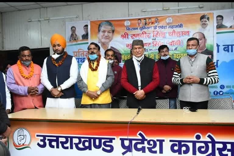 उत्‍तराखंड न्यूज़ : डोईवाला में कांग्रेस में शामिल हुए भाकियू महासचिव , हरीश रावत ने दिलाई सदस्यता