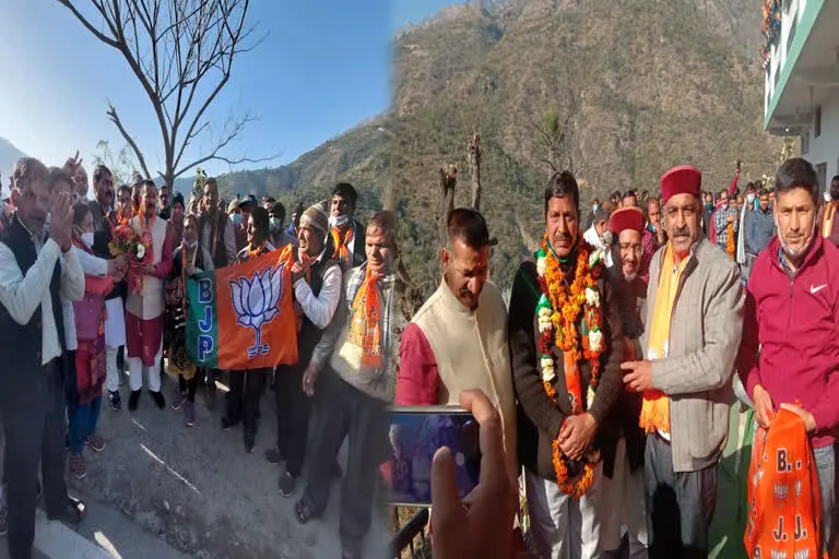 उत्‍तराखंड न्यूज़ : कांग्रेस को टिहरी में बड़ा झटका, 200 से ज्यादा कार्यकर्ता किशोर के समर्थन में भाजपा में शामिल
