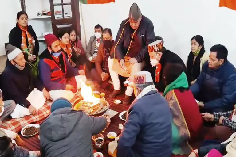 उत्‍तराखंड ब्रेकिंग न्यूज़ मसूरी : कैबिनेट मंत्री और बीजेपी उम्मीदवार गणेश जोशी ने मसूरी में चुनाव कार्यालय का उद्घाटन किया , गणेश जोशी बोले- 10 मार्च को कमल खिलेगा