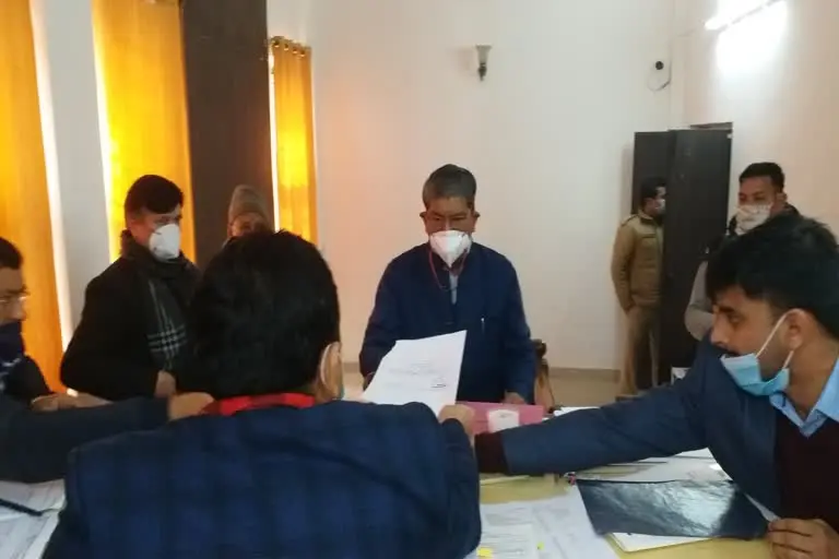 उत्‍तराखंड ब्रेकिंग न्यूज़ : हरीश रावत ने लालकुंआ व अनुपमा ने हरिद्वार ग्रामीण से नामांकन पत्र भरा, भरा जीत का दम